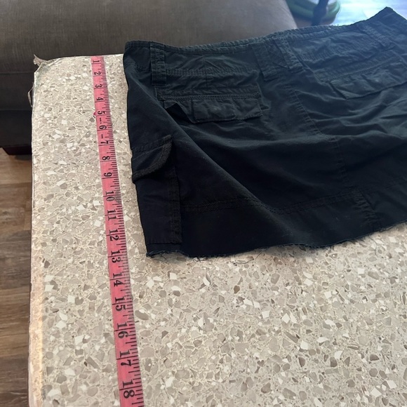 Y2K Old Navy Ultra Low Waist Black Cargo Skirt Size 10 Raw Hem - Picture 8 of 9